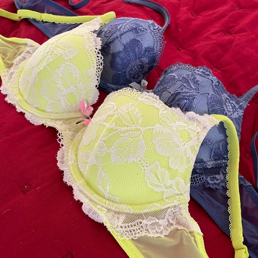 Victoria Secret 2 bras 36A